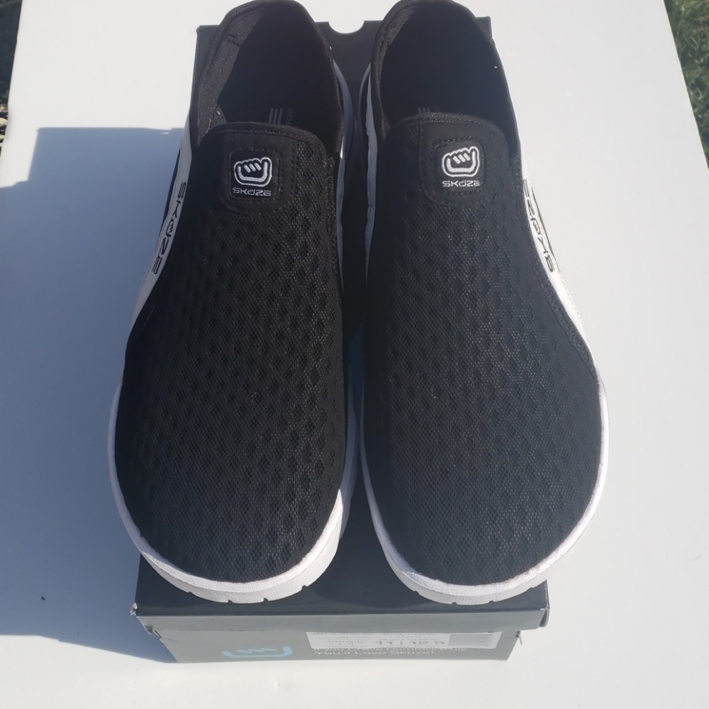 Skuze shoes Venice Black New in Box.